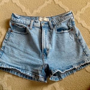 Abercrombie & Fitch High Rise Mom Short Size 25/0
